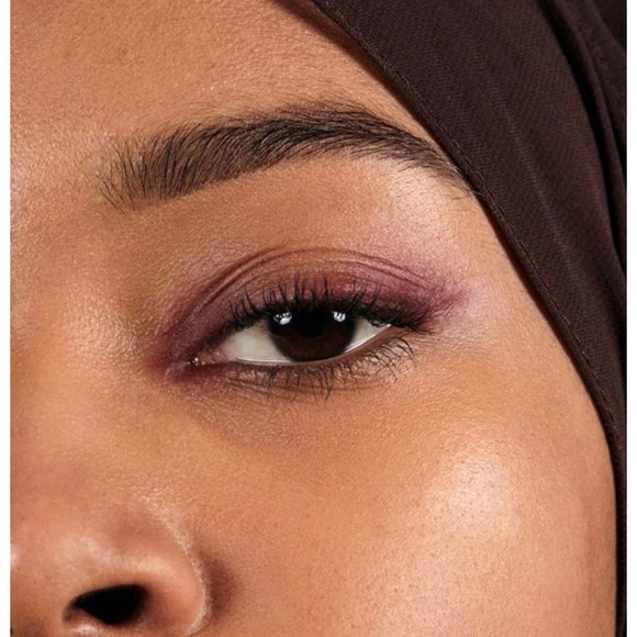 NWT Glossier Waterproof Eyeliner in Disaster Class - Picture 2 of 6